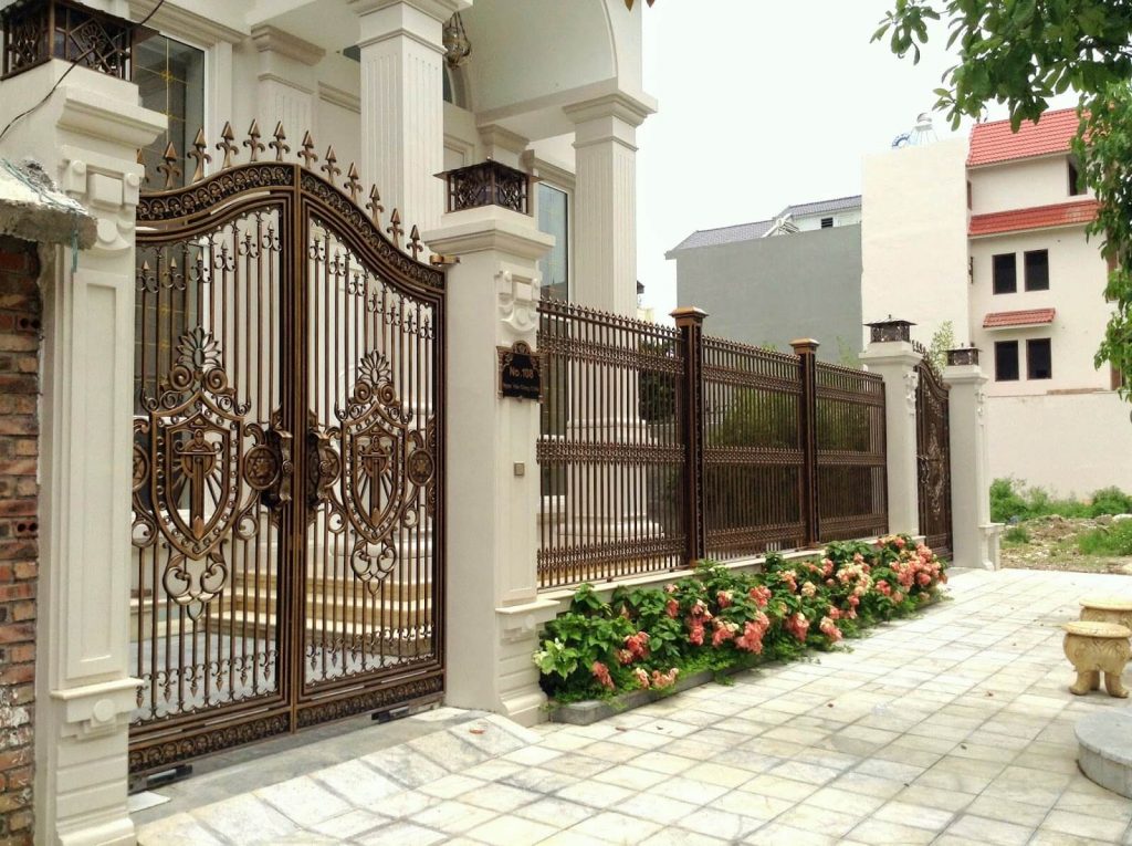 Phong Thủy Cho Người Mệnh Thủy: Cổng Nhà