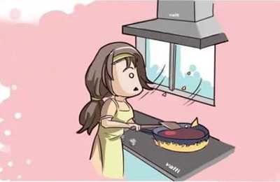 Khi thiết kế bếp nấu như vậy, bạn đã lãng phí nguồn thông gió và ánh sáng tự nhiên. Ngoài ra, luồng gió thổi vào sẽ khiến khói, mùi thức ăn bay thẳng vào mặt bạn và không thoát ra ngoài được.