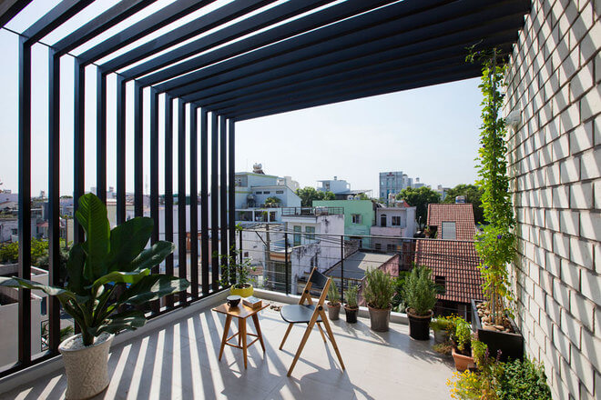 XÂY NHÀ TIẾT KIỆM SÁNG ĐẸP NHỜ DÙNG CỬA CHỚP