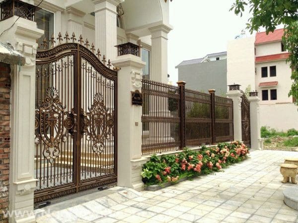 Thiết kế hàng rào biệt thự bằng sắt với những chi tiết tinh xảo